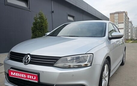 Volkswagen Jetta VI, 2013 год, 1 240 000 рублей, 4 фотография