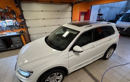 Volkswagen Tiguan II, 2018 год, 3 200 000 рублей, 6 фотография