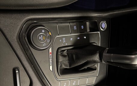 Volkswagen Tiguan II, 2018 год, 3 200 000 рублей, 13 фотография