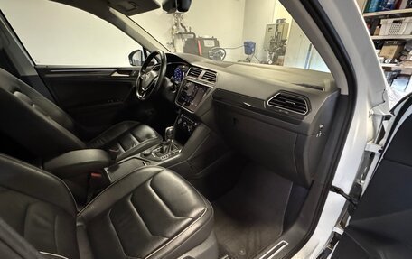 Volkswagen Tiguan II, 2018 год, 3 200 000 рублей, 16 фотография