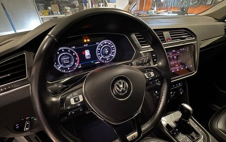 Volkswagen Tiguan II, 2018 год, 3 200 000 рублей, 21 фотография