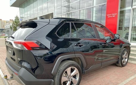 Toyota RAV4, 2019 год, 3 330 000 рублей, 4 фотография