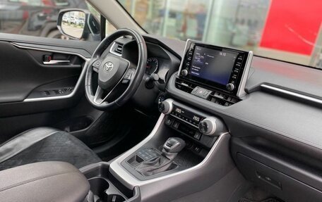 Toyota RAV4, 2019 год, 3 330 000 рублей, 11 фотография