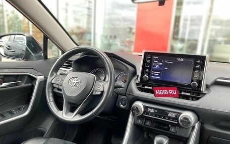 Toyota RAV4, 2019 год, 3 330 000 рублей, 10 фотография