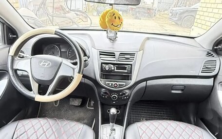 Hyundai Solaris II рестайлинг, 2013 год, 445 000 рублей, 17 фотография
