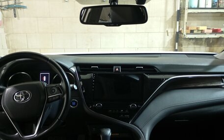 Toyota Camry, 2018 год, 2 150 000 рублей, 4 фотография