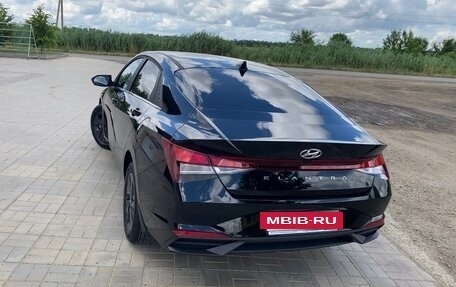 Hyundai Elantra, 2021 год, 2 050 000 рублей, 4 фотография