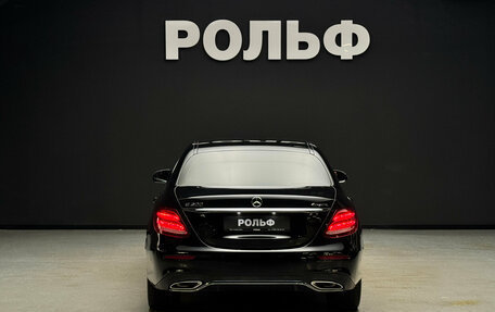 Mercedes-Benz E-Класс, 2019 год, 3 850 000 рублей, 4 фотография