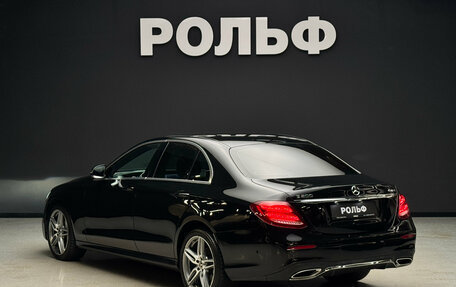 Mercedes-Benz E-Класс, 2019 год, 3 850 000 рублей, 3 фотография