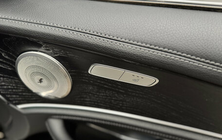 Mercedes-Benz E-Класс, 2019 год, 3 850 000 рублей, 28 фотография