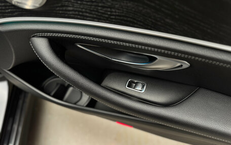 Mercedes-Benz E-Класс, 2019 год, 3 850 000 рублей, 27 фотография