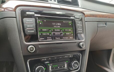 Skoda Superb III рестайлинг, 2013 год, 980 000 рублей, 24 фотография