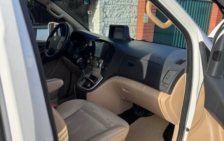 Hyundai H-1 II рестайлинг, 2010 год, 1 390 000 рублей, 15 фотография