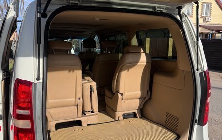 Hyundai H-1 II рестайлинг, 2010 год, 1 390 000 рублей, 11 фотография