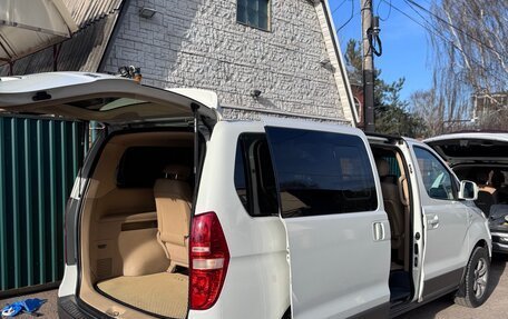 Hyundai H-1 II рестайлинг, 2010 год, 1 390 000 рублей, 10 фотография