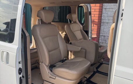 Hyundai H-1 II рестайлинг, 2010 год, 1 390 000 рублей, 14 фотография