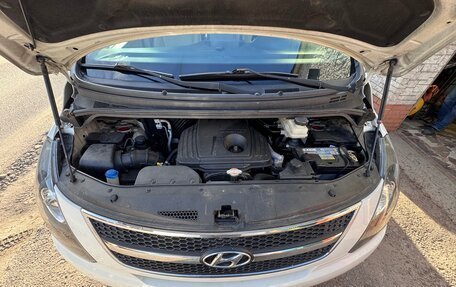 Hyundai H-1 II рестайлинг, 2010 год, 1 390 000 рублей, 23 фотография