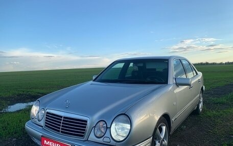 Mercedes-Benz E-Класс, 1997 год, 700 000 рублей, 1 фотография