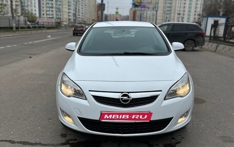 Opel Astra J, 2011 год, 630 000 рублей, 1 фотография
