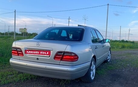 Mercedes-Benz E-Класс, 1997 год, 700 000 рублей, 9 фотография