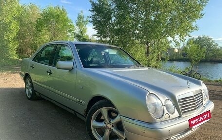 Mercedes-Benz E-Класс, 1997 год, 700 000 рублей, 6 фотография