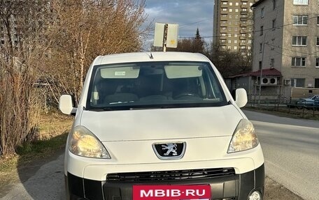 Peugeot Partner II рестайлинг 2, 2011 год, 735 000 рублей, 2 фотография