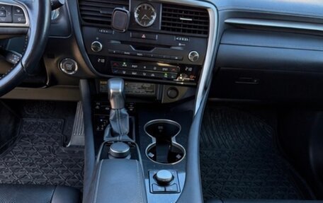 Lexus RX IV рестайлинг, 2017 год, 4 000 000 рублей, 10 фотография