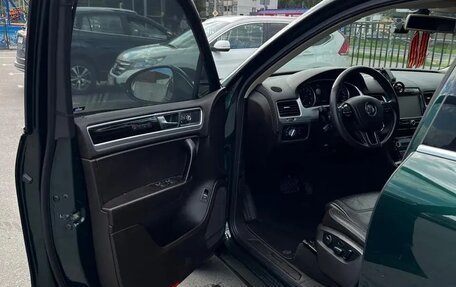 Volkswagen Touareg III, 2012 год, 1 800 000 рублей, 2 фотография