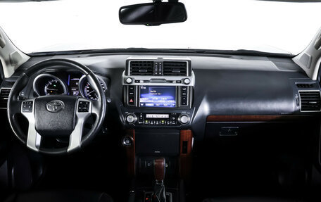 Toyota Land Cruiser Prado 150 рестайлинг 2, 2015 год, 4 099 000 рублей, 12 фотография