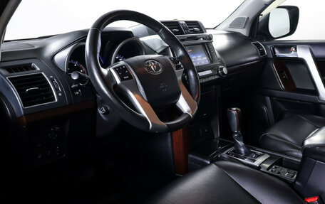 Toyota Land Cruiser Prado 150 рестайлинг 2, 2015 год, 4 099 000 рублей, 14 фотография