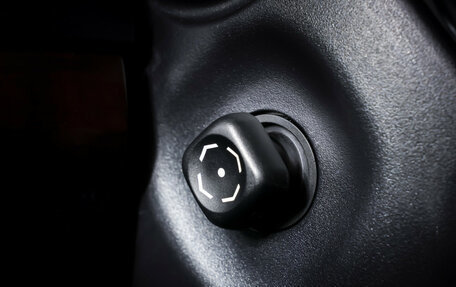 Toyota Land Cruiser Prado 150 рестайлинг 2, 2015 год, 4 099 000 рублей, 20 фотография