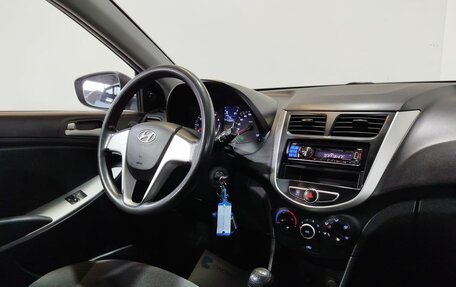 Hyundai Solaris II рестайлинг, 2011 год, 750 000 рублей, 12 фотография