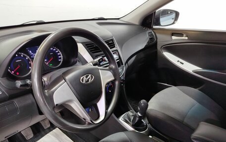 Hyundai Solaris II рестайлинг, 2011 год, 750 000 рублей, 16 фотография