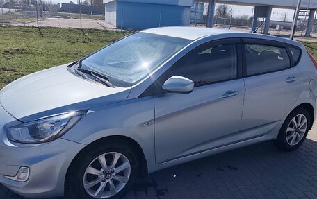 Hyundai Solaris II рестайлинг, 2012 год, 580 000 рублей, 5 фотография