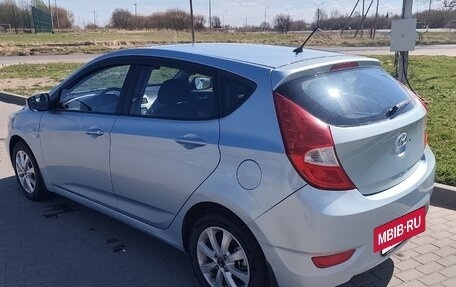 Hyundai Solaris II рестайлинг, 2012 год, 580 000 рублей, 2 фотография