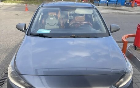 Hyundai Solaris II рестайлинг, 2019 год, 1 375 000 рублей, 1 фотография