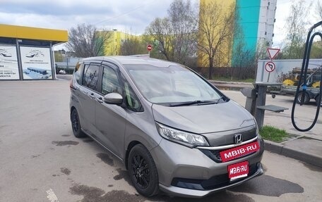 Honda Freed II, 2021 год, 1 830 000 рублей, 1 фотография