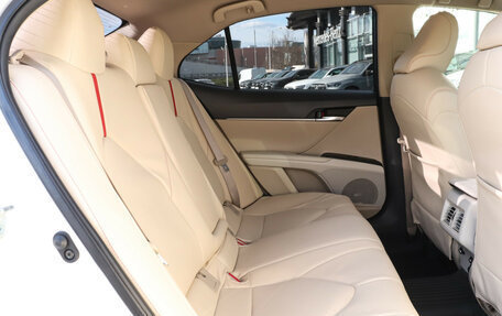 Toyota Camry, 2022 год, 3 500 000 рублей, 10 фотография