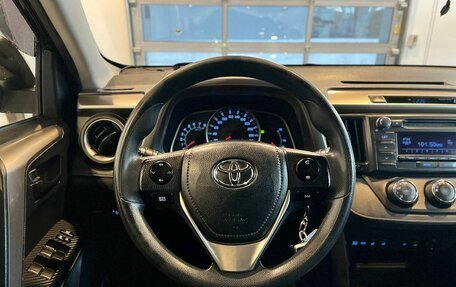 Toyota RAV4, 2015 год, 1 915 000 рублей, 10 фотография