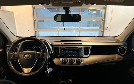 Toyota RAV4, 2015 год, 1 915 000 рублей, 9 фотография