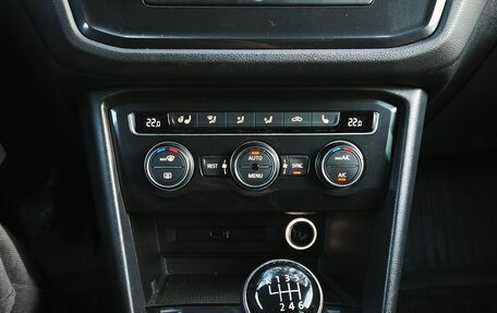 Volkswagen Tiguan II, 2017 год, 2 090 000 рублей, 16 фотография