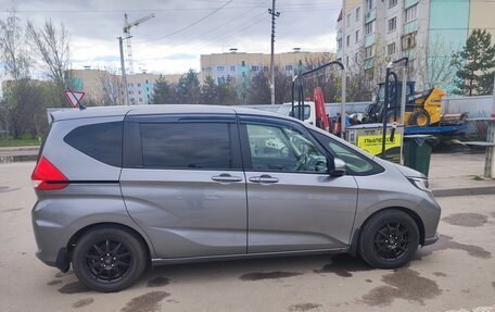 Honda Freed II, 2021 год, 1 830 000 рублей, 2 фотография