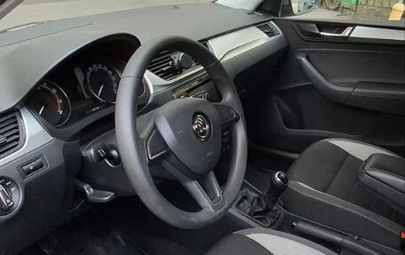 Skoda Rapid I, 2018 год, 1 350 000 рублей, 4 фотография