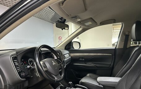 Mitsubishi Outlander III рестайлинг 3, 2013 год, 1 412 000 рублей, 10 фотография