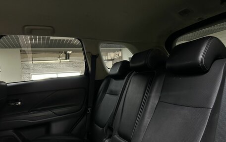 Mitsubishi Outlander III рестайлинг 3, 2013 год, 1 412 000 рублей, 14 фотография