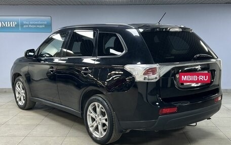 Mitsubishi Outlander III рестайлинг 3, 2013 год, 1 412 000 рублей, 5 фотография