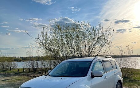 Mitsubishi Outlander III рестайлинг 3, 2011 год, 700 000 рублей, 1 фотография