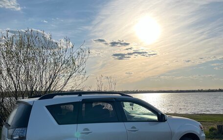 Mitsubishi Outlander III рестайлинг 3, 2011 год, 700 000 рублей, 4 фотография