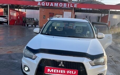 Mitsubishi Outlander III рестайлинг 3, 2011 год, 700 000 рублей, 10 фотография