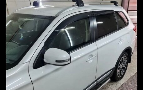 Mitsubishi Outlander III рестайлинг 3, 2016 год, 1 998 000 рублей, 6 фотография